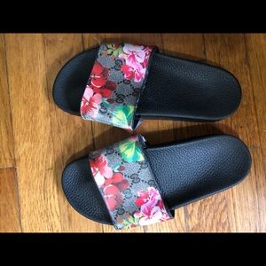 gucci women's pursuit pool slide sandals